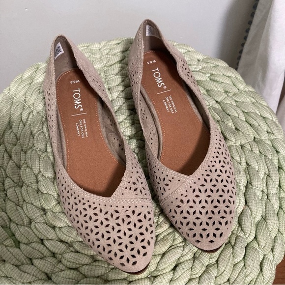 TOMS Jutti Perforated Suede Desert Taupe Pointed Slip On Flats NWOB - Picture 5 of 7